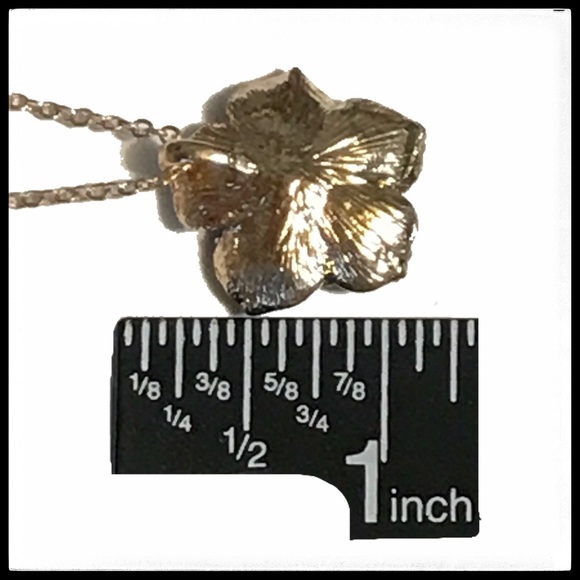 ROSE NECKLACE - Picture 3 of 4